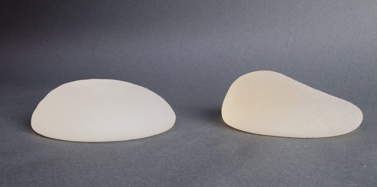Textured round and anatomically shaped implants